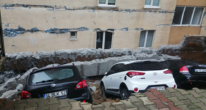 Kartal'da duvar çöktü! Otomobiller çukura düştü
