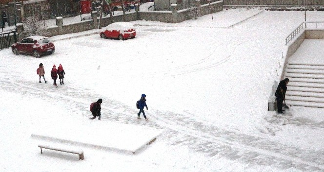 Ağrı ve Erzincan’da taşımalı eğitimde kar tatili