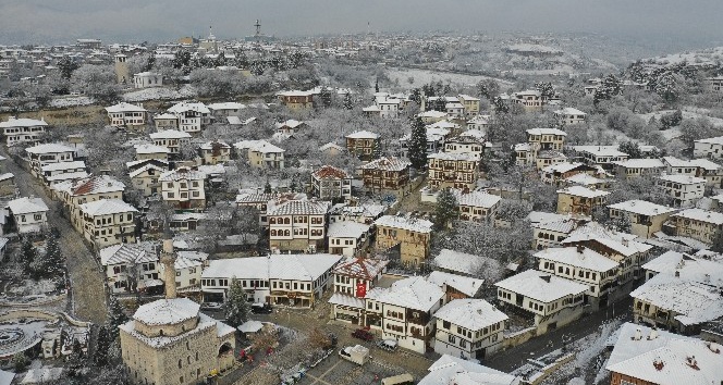 Safranbolu’da kar sonrası ortaya kartpostallık görüntüler çıktı