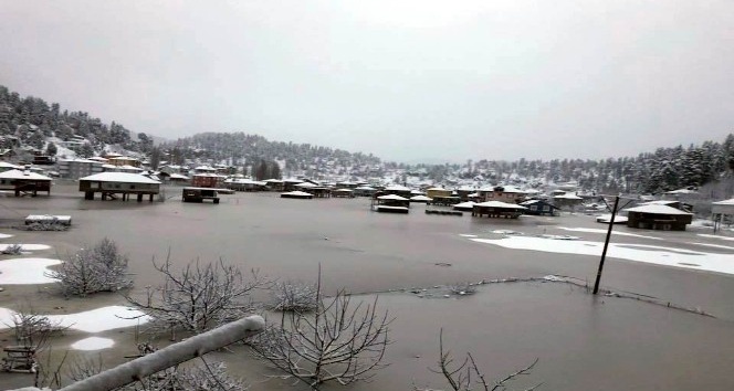 Anamur�da Yayla Evleri Sular Altında Kaldı Mersin