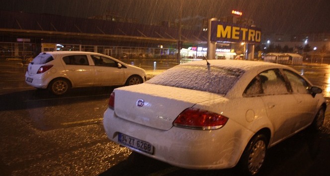 Diyarbakır’da kar yağışı başladı