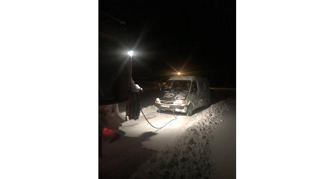 Nevşehir’de yolda mahsur kalan sürücüleri ekipler kurtardı
