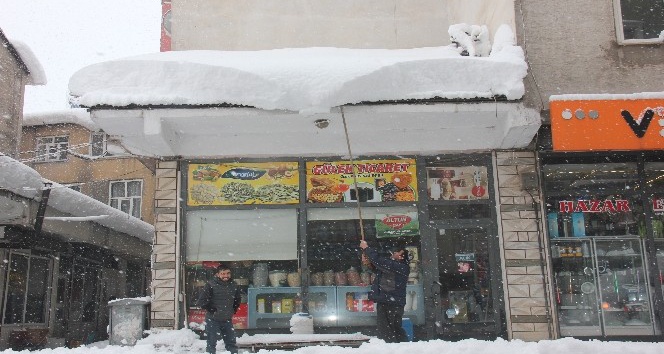 Bingöl’de kar 1 metreyi aştı, 281 köy yolu ulaşıma kapandı