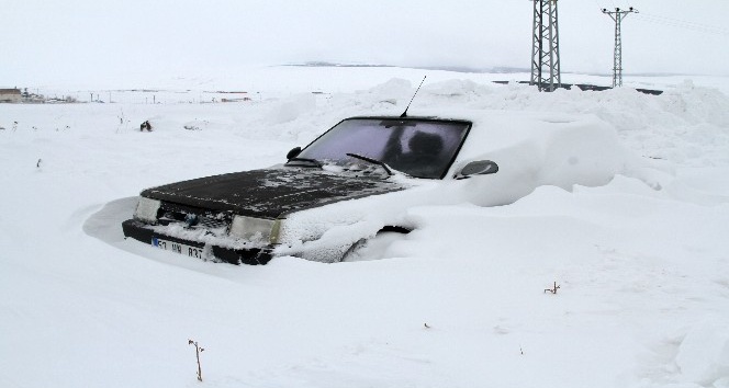 Ardahan’da araçlar tipi nedeniyle karda kayboldu