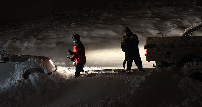 Karda mahsur kalan vatandaşın yardıma Off-Road ekibi koştu