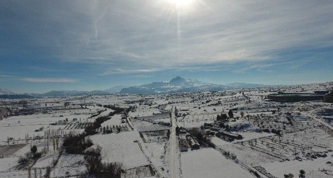 Burdur’da kar manzarası drone ile görüntülendi