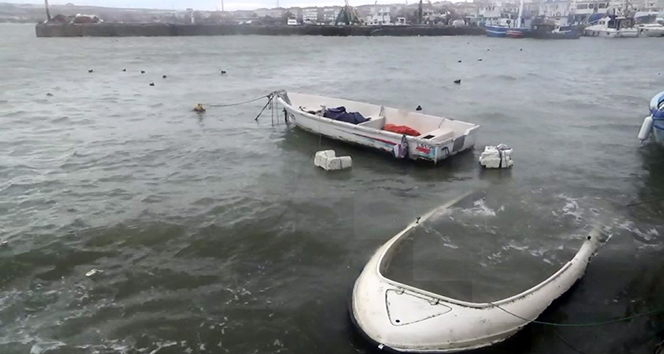 Şiddetli lodos Silivri&#039;de balıkçı kayığını batırdı