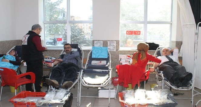 Velilerden kan bağışı kampanyasına destek
