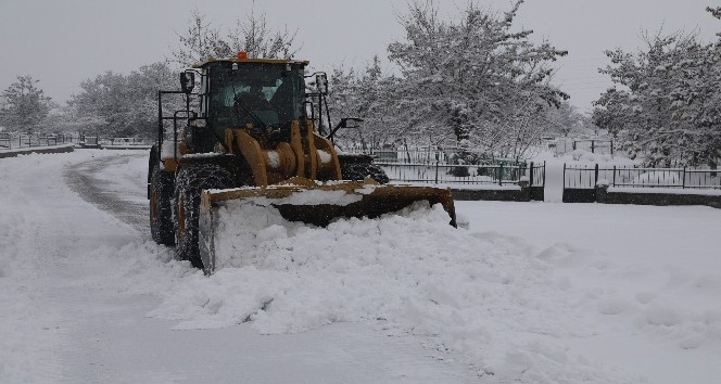 Bingöl’de 900 kilometre yol kardan temizlendi