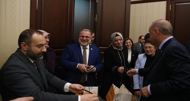 Bitlis balı, AK Parti MKYK üyelerine ikram edildi