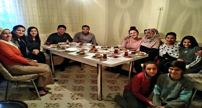Erzincan’da öğretmenler köylere giderek velilerle buluşuyor