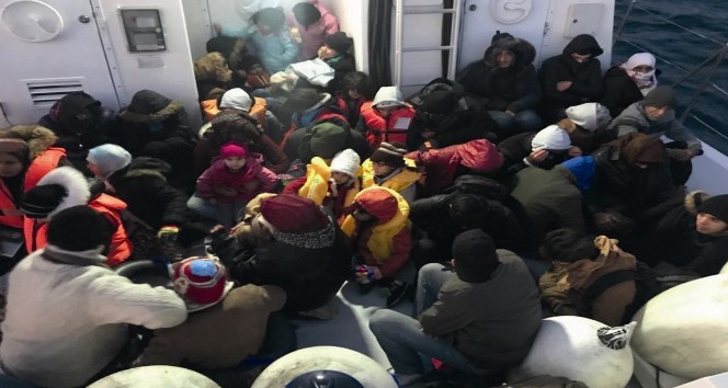 Güzelçamlı’da 53 kaçak göçmen yakalandı