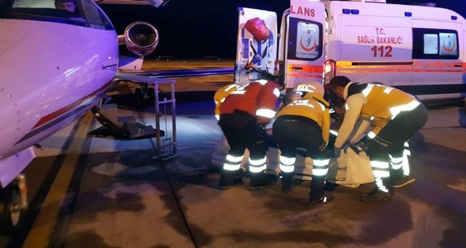 Soba patlamasında yaralanan 2 kişi ambulans uçakla İzmir’e gönderildi