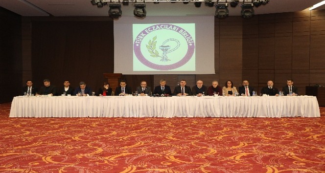 Türk Eczacıları Birliği Başkanı Çolak: &quot;Bitkisel ilaçlar ve gıda takviyeleri eczacıların inisiyatifine bırakılmalı&quot;