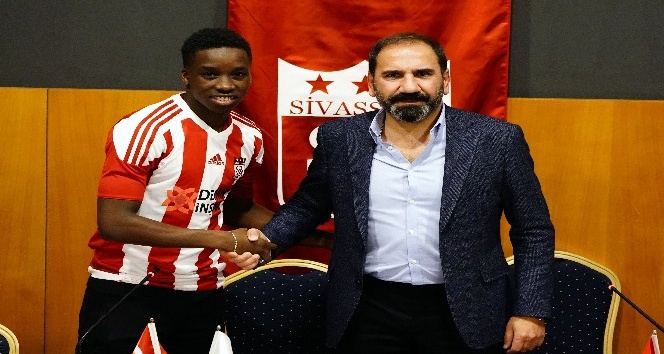 Sivasspor, Diabate’ye resmi imzayı attırdı