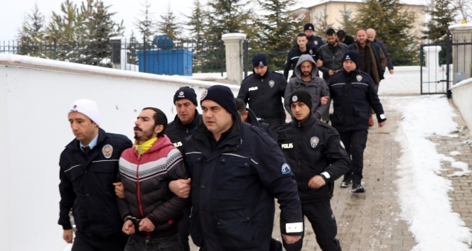 Ankara&#039;da uyuşturucu tacirlerine darbe: 20 gözaltı