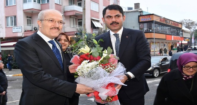 Bakan Kurum Balıkesir Büyükşehir Belediyesini ziyaret etti