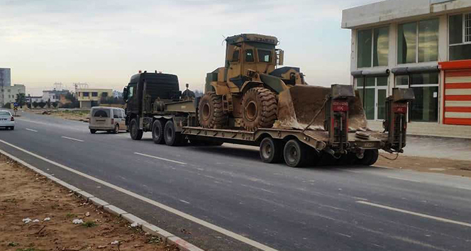 Suriye sınırına askeri iş makineleri sevk edildi !