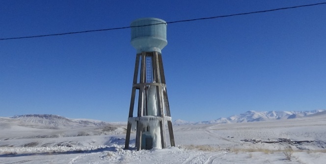 Su deposu buz kulesine dönüştü
