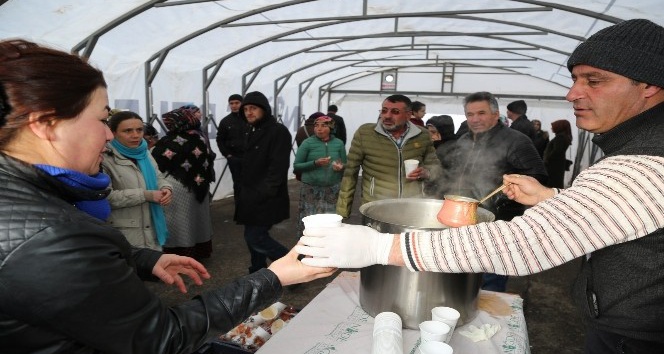 Belediyeden İŞKUR önünde çorba ikramı