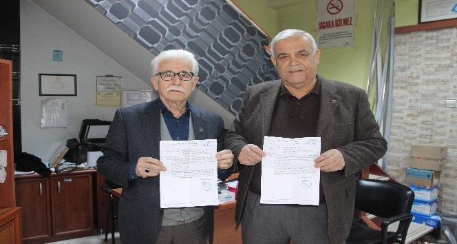 Aydın’da iki belediye meclis üyesi CHP’den istifa etti