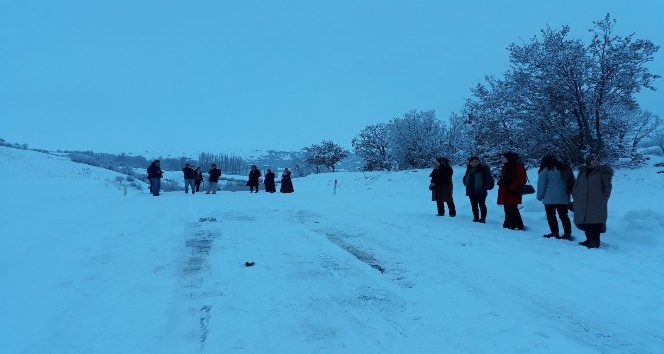 Sungurlu’da köye giden öğretmenler karda mahsur kaldı