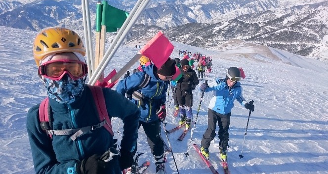 EDKİK sporcularının dağ kayağı başarısı