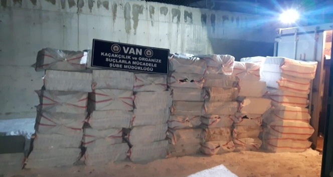 Kuru fasulye yüklü tırda 175 bin paket kaçak sigara ele geçirildi