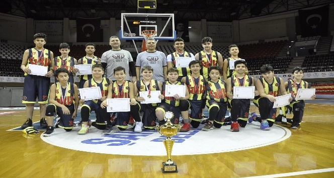 GKV Ortaokulu yıldız erkekler basketbol takımı Gaziantep şampiyonu oldu