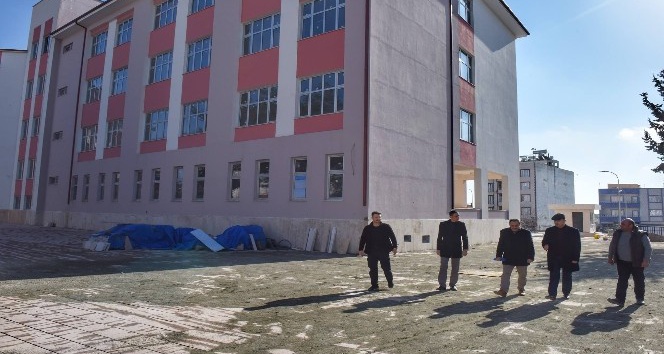 Vali Soytürk inşaatı yapılan okullarda incelemelerde bulundu