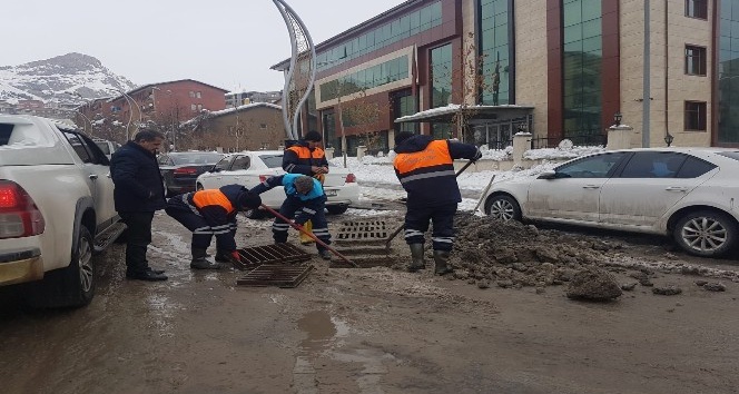 Dondurucu soğukta altyapı çalışması