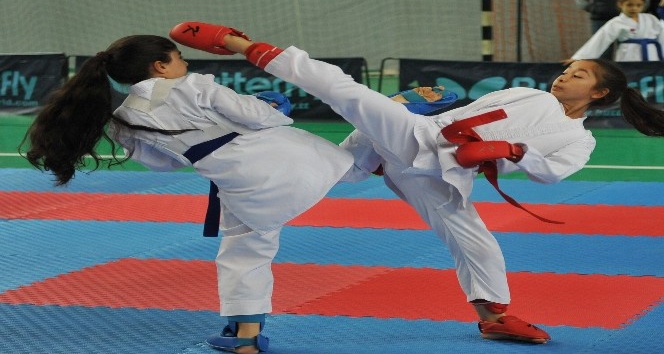 2019 Karate Karadeniz Fırtına Ligi’nin ilk etabı Beşirli Spor Kompleksi’nde gerçekleştirildi