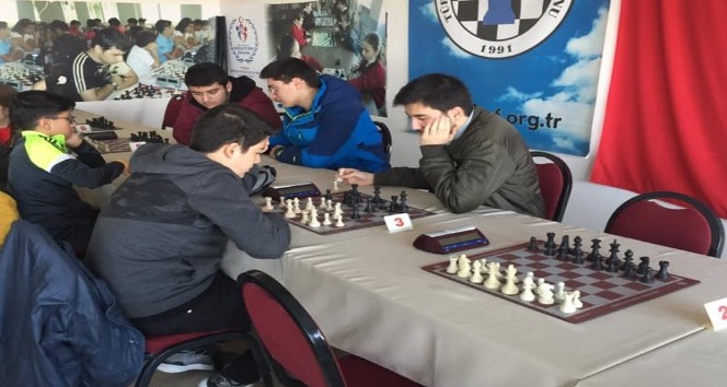 Yunusemreli satranç sporcusu iki turnuvanın da şampiyonu oldu