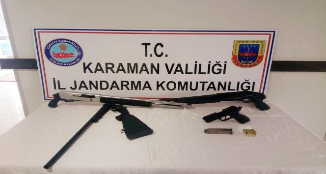 Karaman’da otomobilde tüfek ve tabanca ele geçirildi