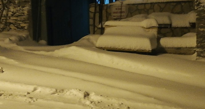 İzmir’in dağlarında kar kalınlığı yarım metreyi aştı