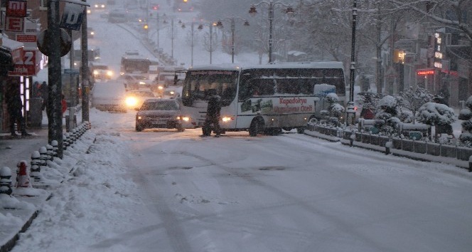 Nevşehir’de yoğun kar yağışı başladı