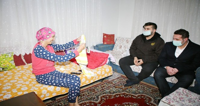 Kanser hastası genç kıza Fenerbahçe forması