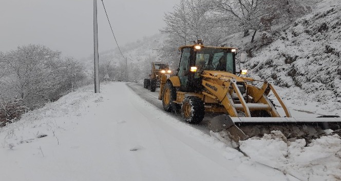 Aydın’da kar yağışı sonrası kapanan yollar açıldı