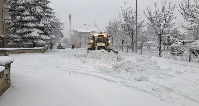 Odunpazarı Belediyesi ekipleri kar mesaisinde