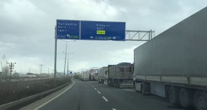 Erzurum-Ağrı karayolu tipi nedeniyle trafiğe kapatıldı