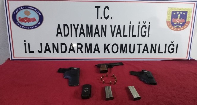 Jandarma ruhsatsız tabanca ele geçirdi