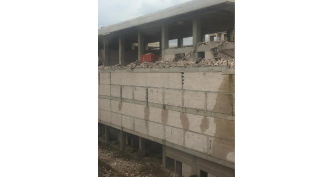 Rize’de Fırtına inşaat duvarı çökertti