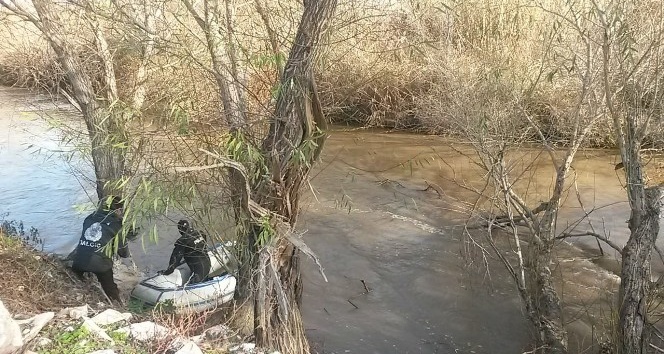 Büyük Menderes Nehri’ne düşen şahsı JÖAK arıyor