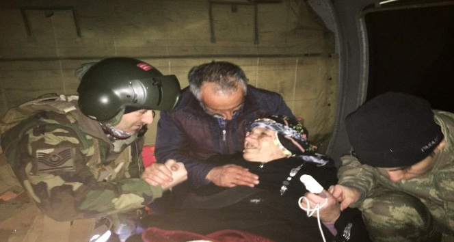 Kara Kuvvetlerinin helikopteri hasta için havalandı