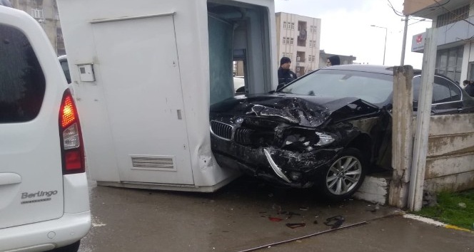 Dört aracın karıştığı kazada 3 kişi yaralandı