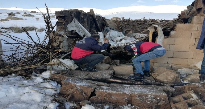 Özalp’ta tandır evi çöktü: 2 yaralı