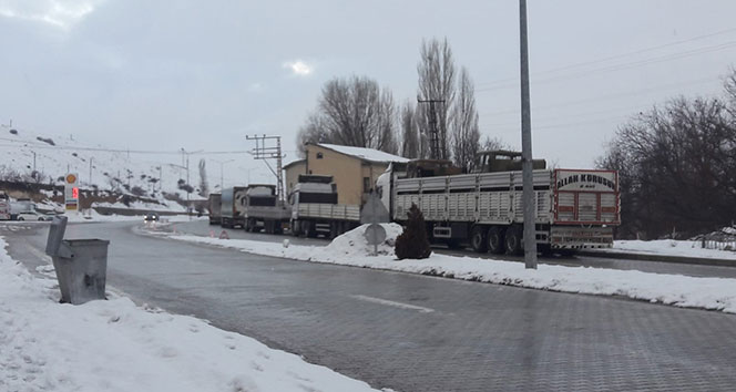 Malatya-Kayseri karayolunda 24 saattir ulaşım sağlanamıyor