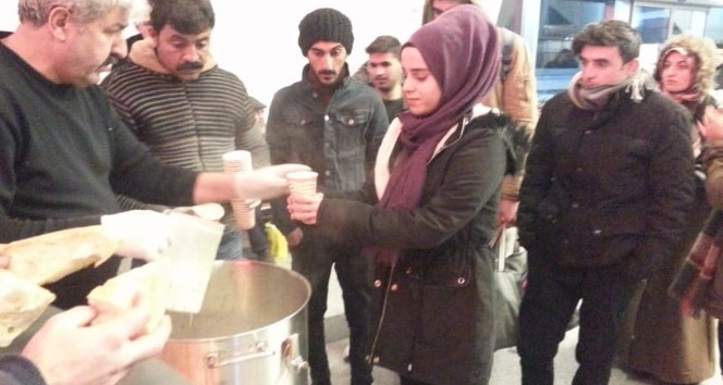 Kırşehir Belediyesi şehirler arası otobüs terminalinde çorba ikramı yaptı