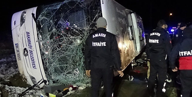 Amasya'da yolcu otobüsü devrildi: 2 ölü, 35 yaralı
