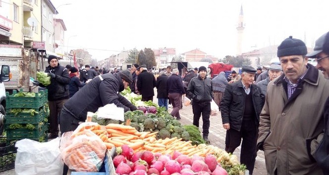 Aşırı kar yağışı Aslanapa’da sebze  ve meyve fiyatlarına yansıdı